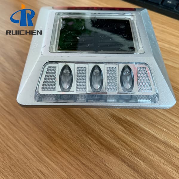 <h3>Flashing Motorway Road Studs Reflector With Spike</h3>
